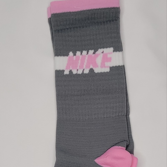 NIKE---Nice set of 3 pair of Nike socks - Picture 4 of 5